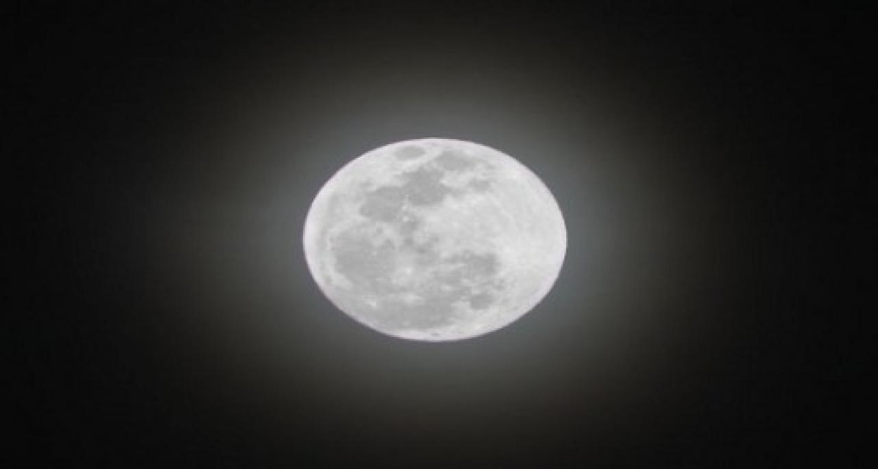 صور عن القمر - احساس ناعم